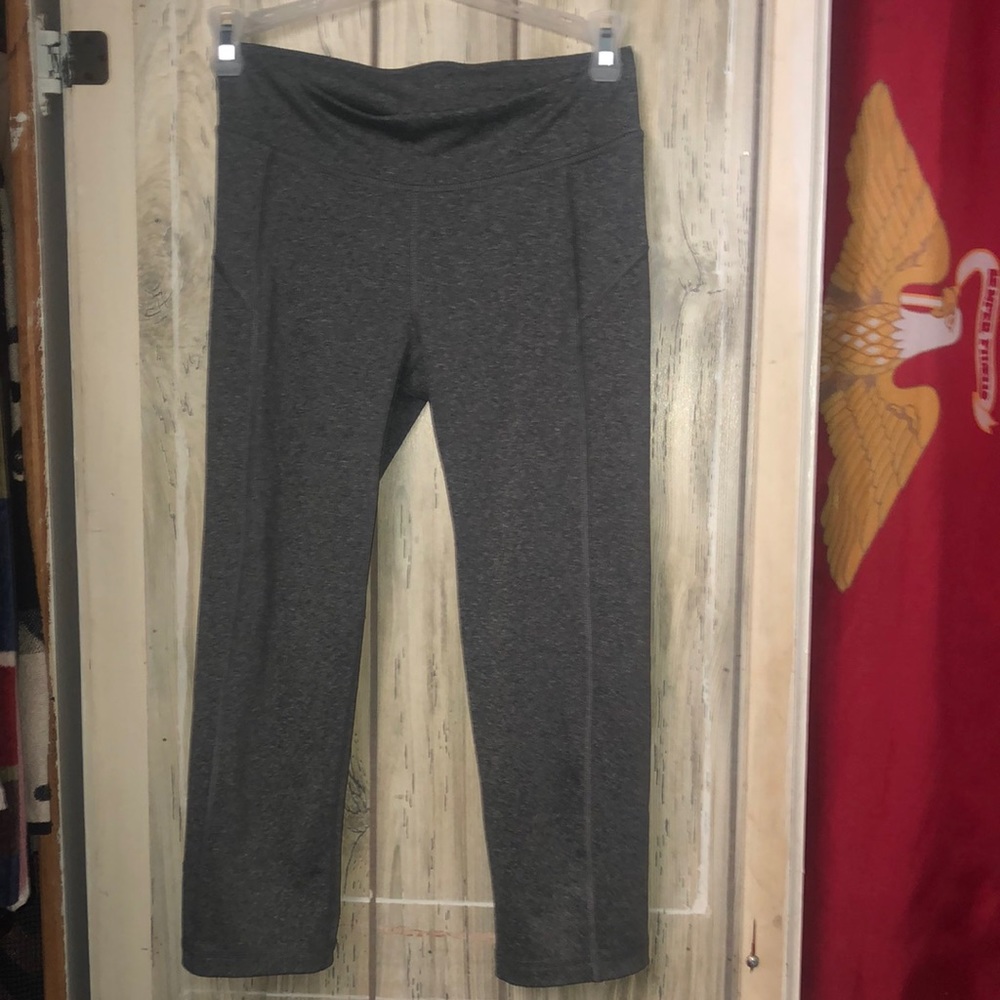 Juniors size small capri leggings